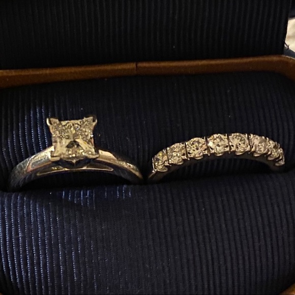 Leo Artisan Princess Cut 1ct Ring and Wedding Band - Picture 4 of 16